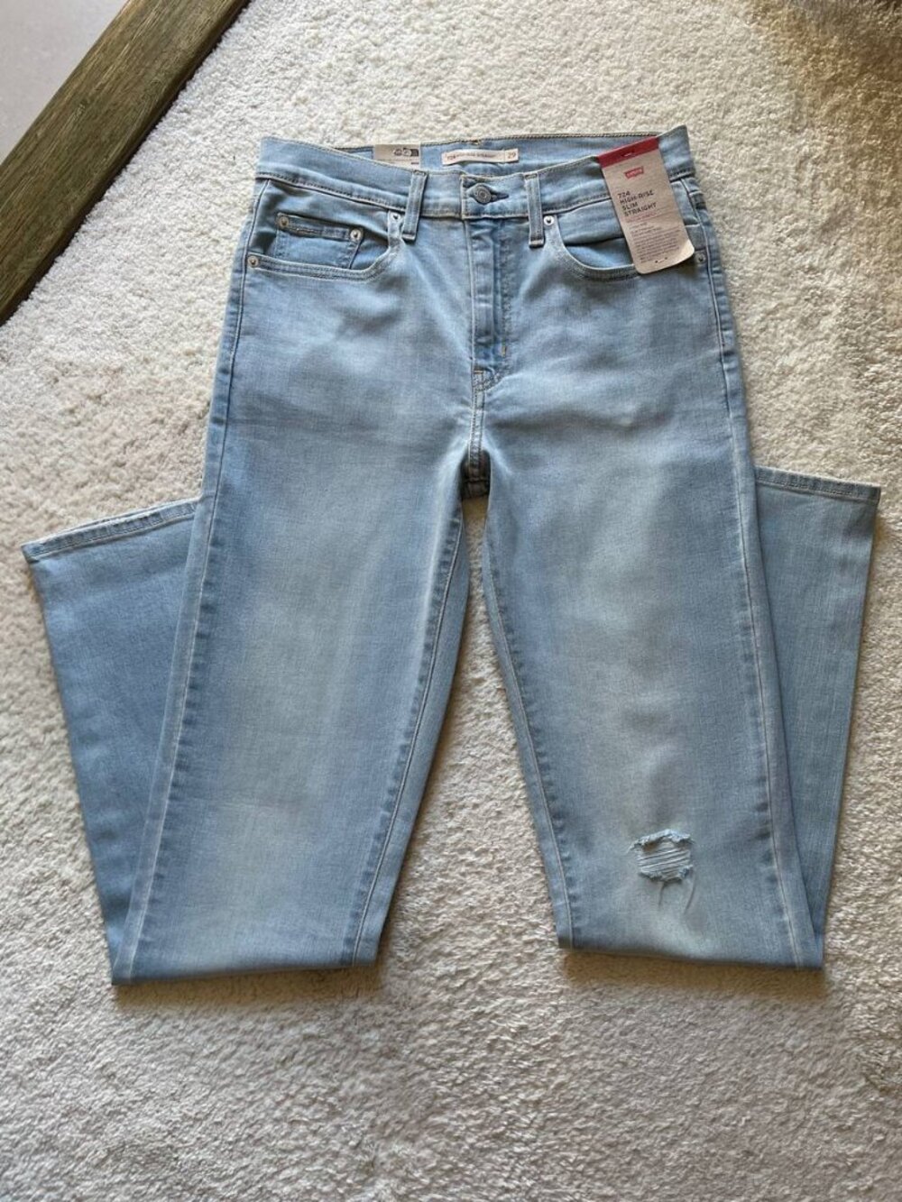 NWT Levi’s 724 High Rise Slim Straight Distressed Women’s Jeans Size 29/32